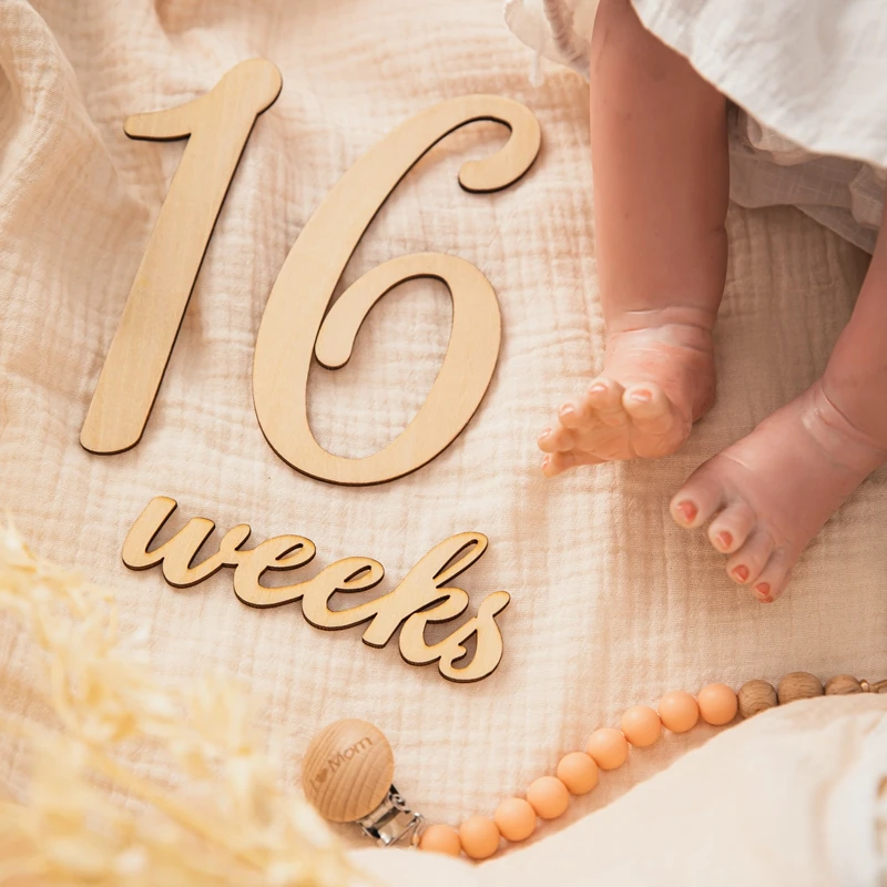 20pcs/set Natural Wooden Baby Milestone Card Numbers Engraved Baby Growth and Pregnancy Growth Cards Reversible Photo Props