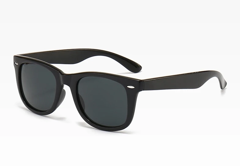 Sunglasses for couples traveling