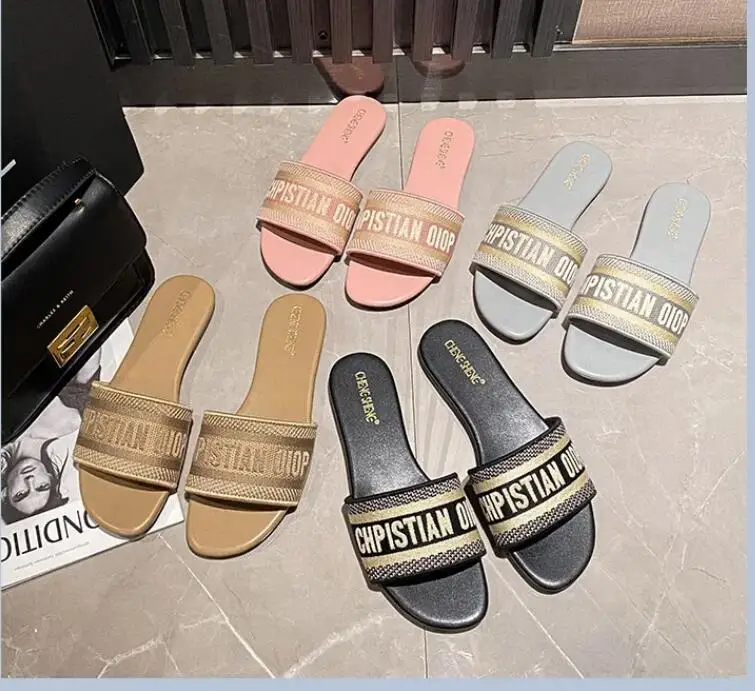 Luxury Designers Sandals Summer Women Slippers Fashion Sandals Vacation Beach Shoes Matching Ladies Flats Slippers Slides